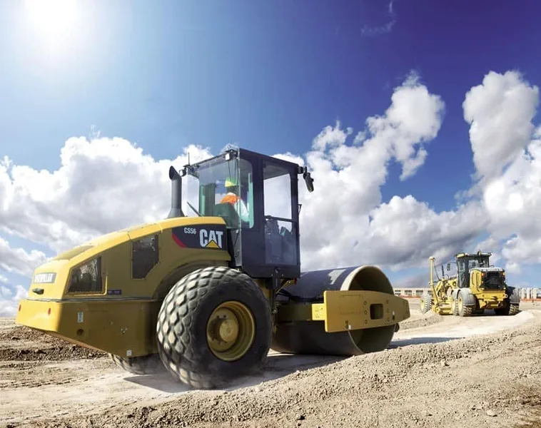 Вибрационный комбинированный каток        Caterpillar CS56