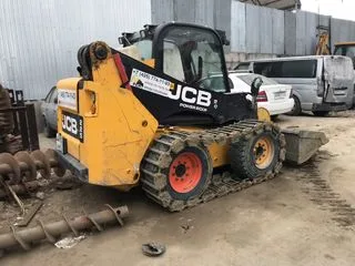 Мини-погрузчик JCB 225 c накидными гусеницами