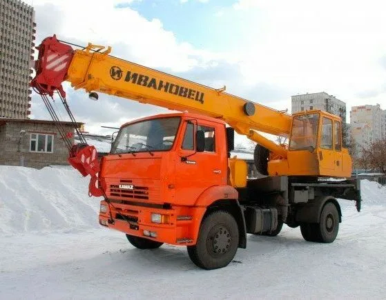 Автокран Ивановец 35714К-3 на базе Камаз 53605