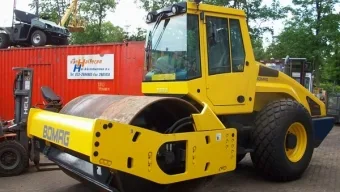 Вибрационный комбинированный каток        Bomag BW 211