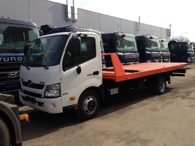 Эвакуатор HINO 300