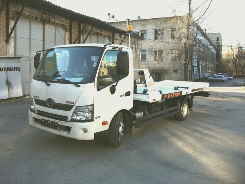 Эвакуатор HINO 300