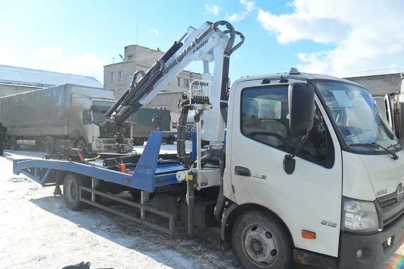 Эвакуатор HINO 300