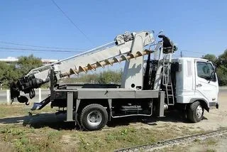 Мобильная буровая установка ISUZU Aichi d706