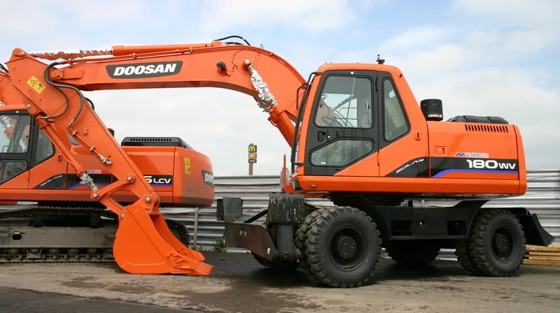 Колесный экскаватор DOOSAN S180W