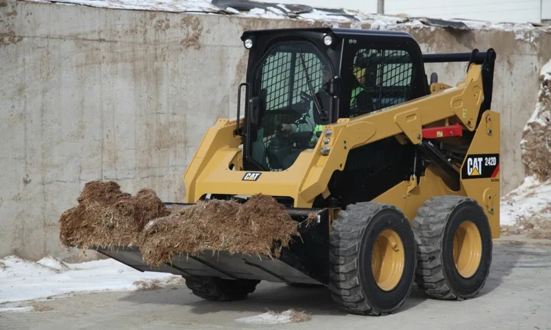 Мини-погрузчик Caterpillar 242D