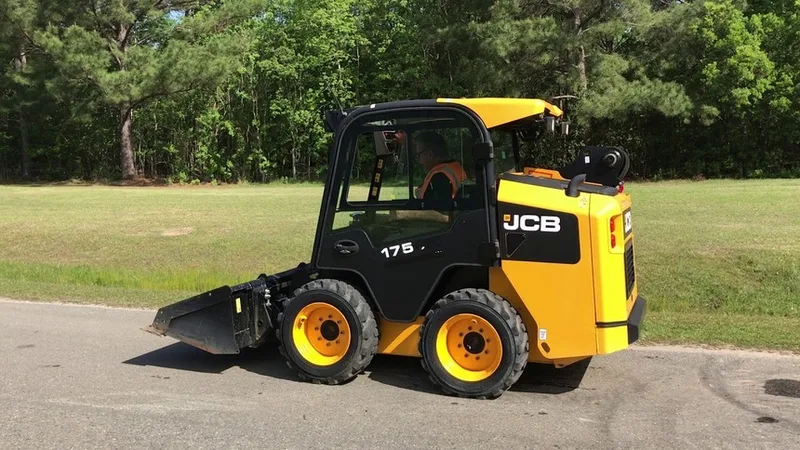 Мини-погрузчик JCB S175
