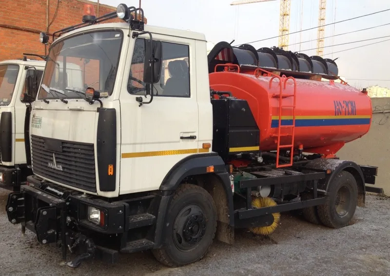 Поливомоечная машина КОММАШ Арзамас КО-713Н