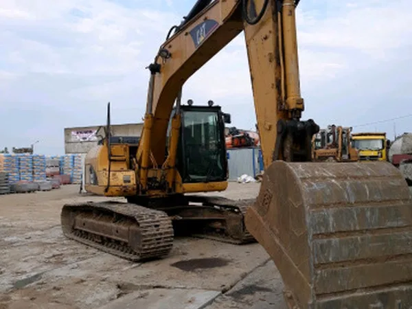 Гусеничный экскаватор Caterpillar 318