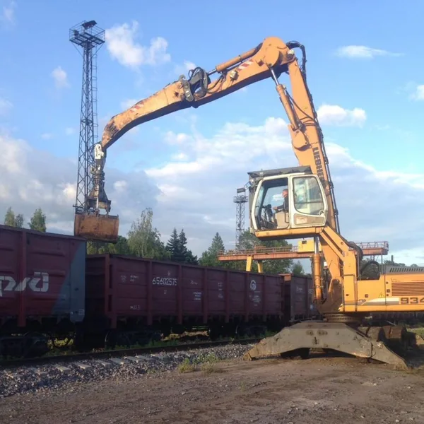 Перегружатели колесные Liebherr 330