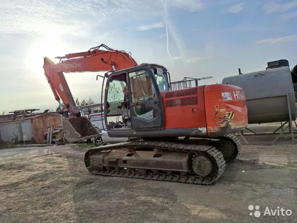 Гусеничный экскаватор Hitachi ZX 180 LCN-3