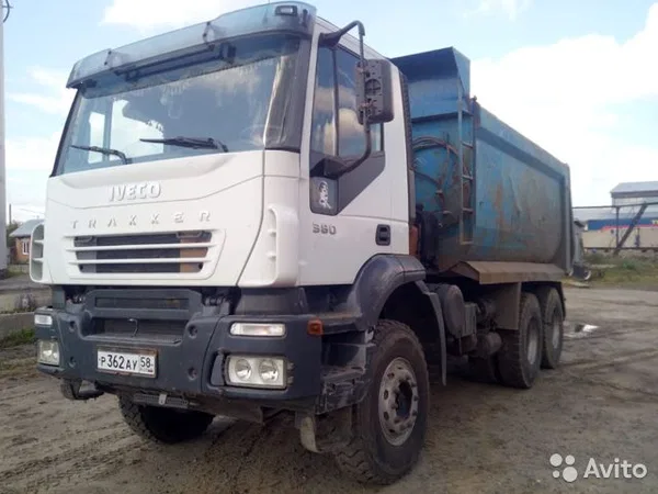 Самосвал Iveco Trakker