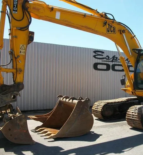 Гусеничный экскаватор JCB JS 210 LC