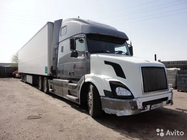 Седельный тягач Volvo VNL 670