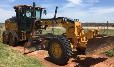 Средний автогрейдер John Deere 672G
