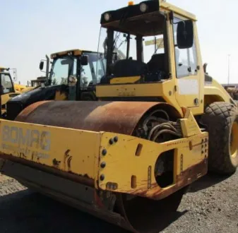 Вибрационный комбинированный каток        Bomag BW 213 D-4