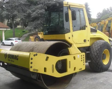 Вибрационный комбинированный каток        Bomag BW 213 D-4