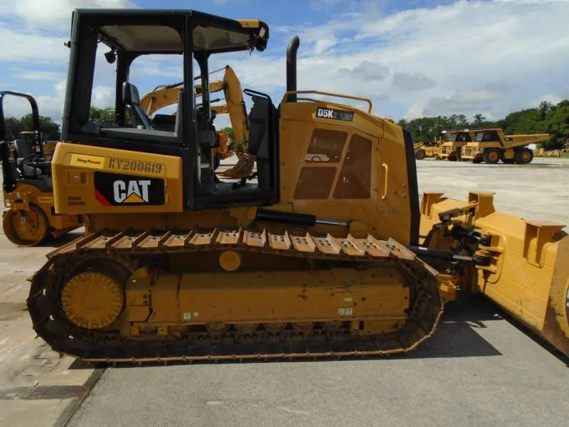 Легкий Бульдозер Caterpillar D5K2