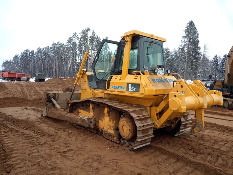 Средний бульдозер Komatsu D65E-12