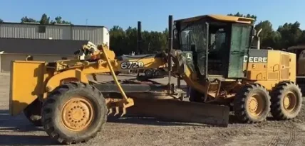 Средний автогрейдер John Deere 672G