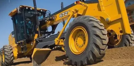 Средний автогрейдер John Deere 672G