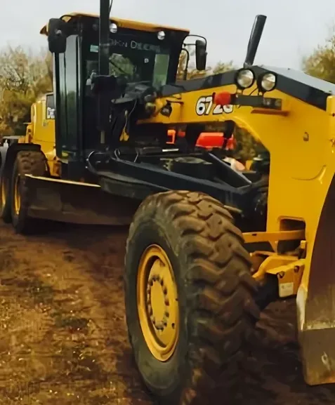 Средний автогрейдер John Deere 672G