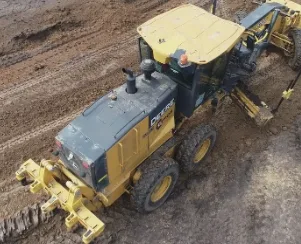 Средний автогрейдер John Deere 672G