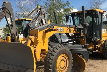 Средний автогрейдер John Deere 672G