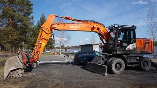 Колесный экскаватор Hitachi ZX170W-3