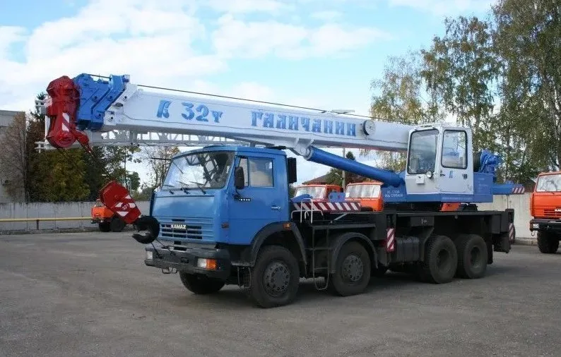 Автокран Галичанин КС-55729-1В шасси КамАЗ-6540 (8 х 4)