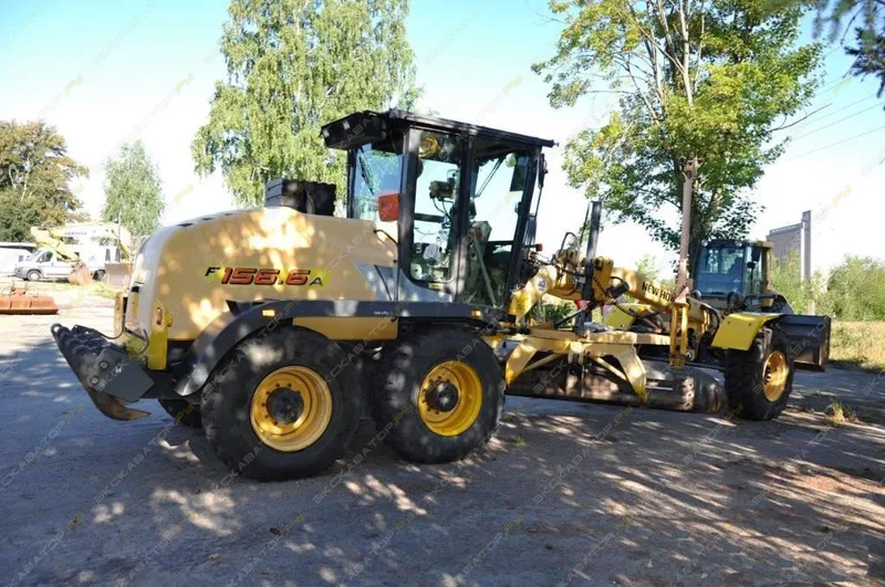 Средний автогрейдер New Holland F156.6