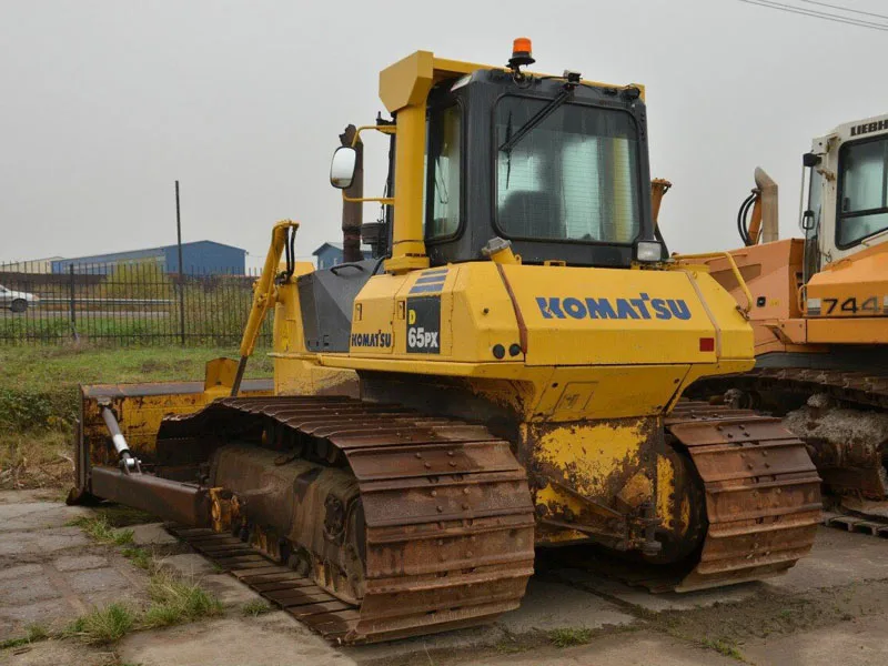 Средний бульдозер Komatsu D65PX-16