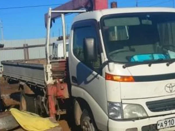 Бортовой грузовик с КМУ Toyota ToyoAce