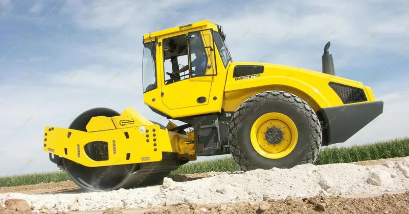 Вибрационный комбинированный каток        Bomag BW 213 D-40