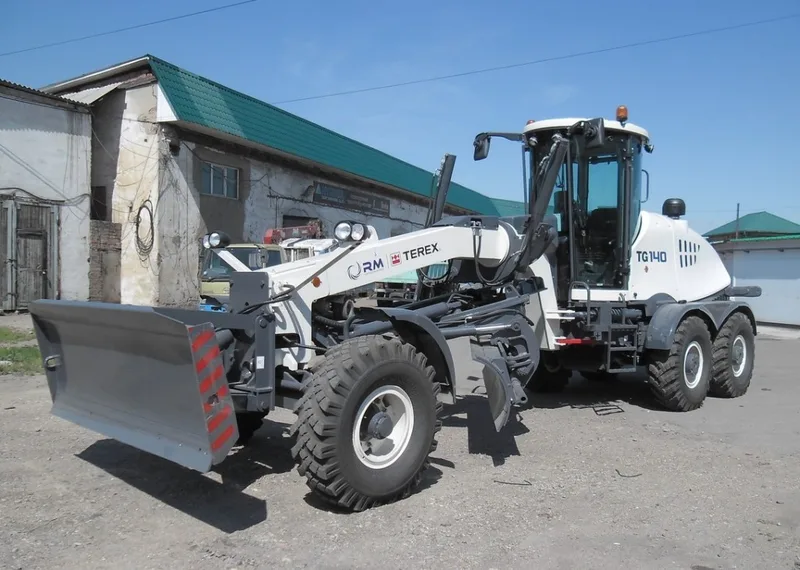 Средний автогрейдер TEREX TG150