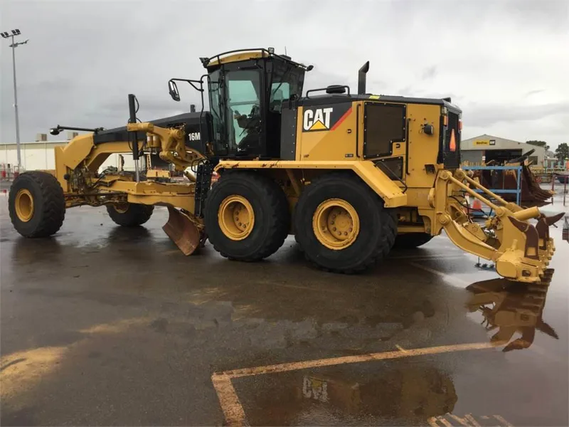 Тяжелый автогрейдер Caterpillar 16M