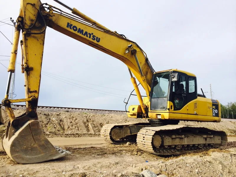 Гусеничный экскаватор Komatsu PC210LC-7K