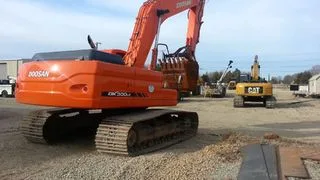Гусеничный экскаватор DOOSAN DX300