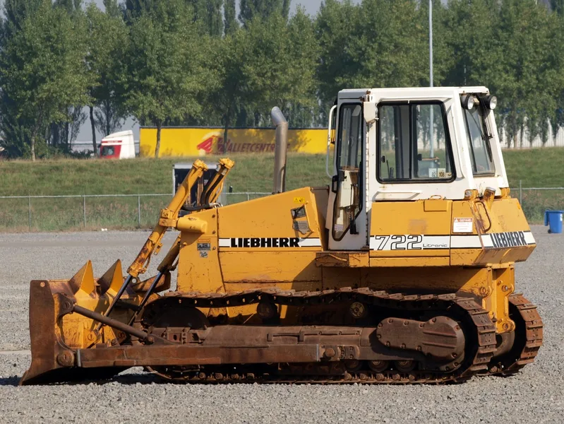 Средний бульдозер Liebherr PR 722