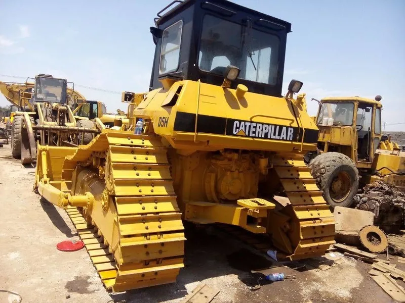 Средний бульдозер Caterpillar D5H