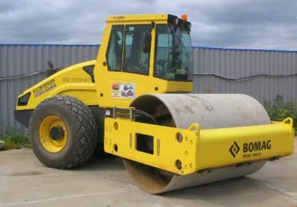 Вибрационный комбинированный каток        Bomag BW 211 D-4