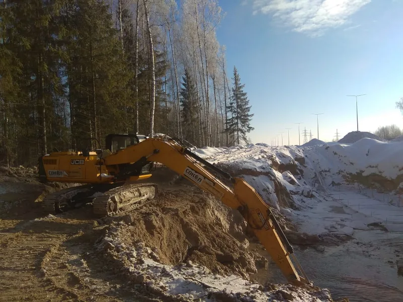 Гусеничный экскаватор JCB JS 220