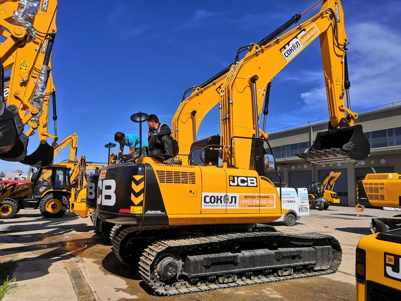 Гусеничный экскаватор JCB JS 205
