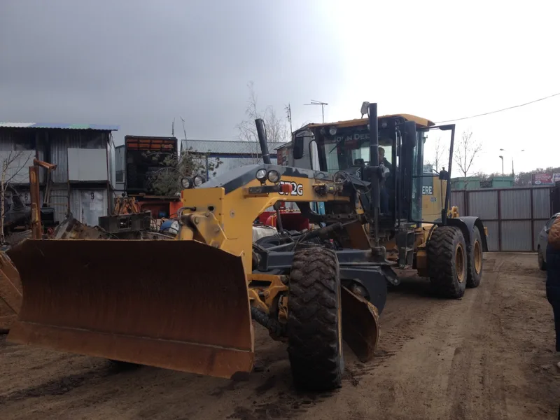 Тяжелый автогрейдер John DeereJohn Deere 672G