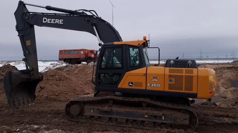 Гусеничный экскаватор John Deere E260 LC