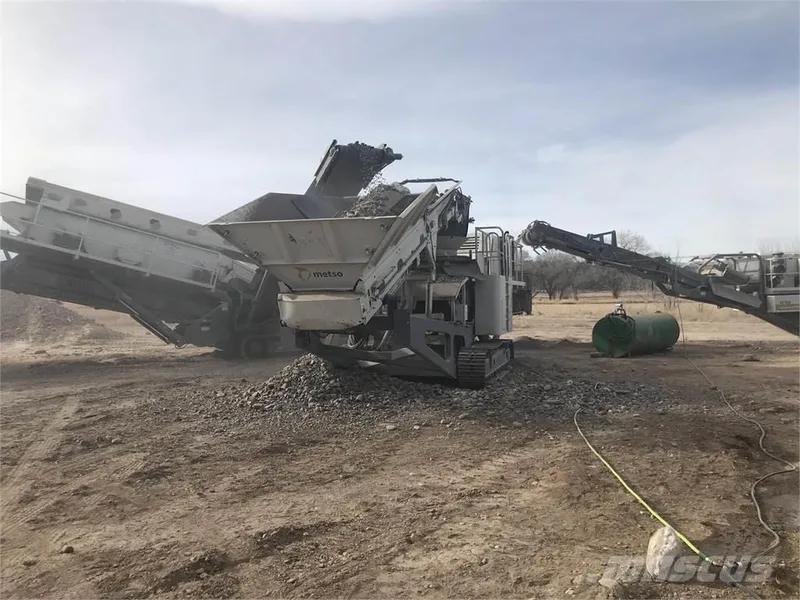 Мобильная дробилка Metso Lokotrack LT200