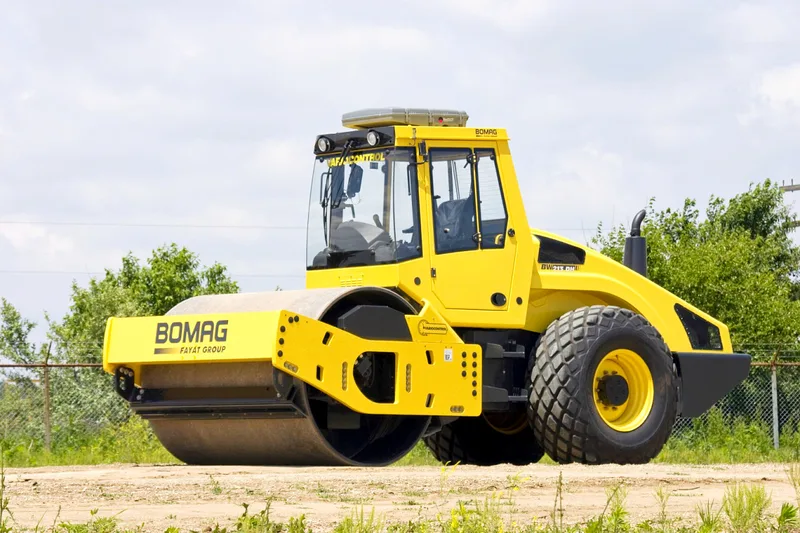 Вибрационный комбинированный каток        Bomag BW 213 DH-40