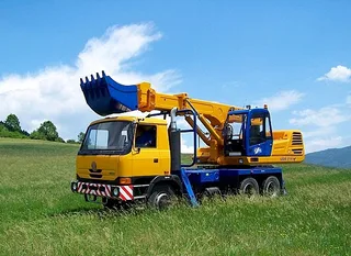 Автоэкскаватор UDS 114