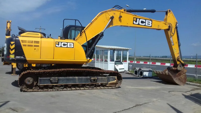 Гусеничный экскаватор JCB 210 LC