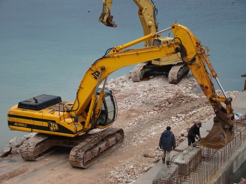 Гусеничный экскаватор JCB JS 330